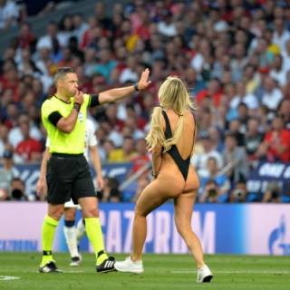 Champions League Final Streaker Totenham Vs Liverpool Match Interrupted By Pitch Invader Start Magazine