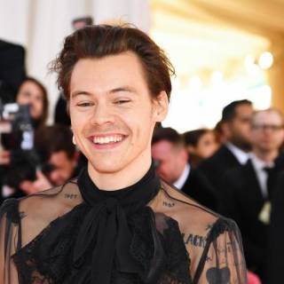 Harry Styles Net Worth How Wealthy Is The Former One Direction Star In Comparison To Zayn Louis Liam And Niall Start Magazine